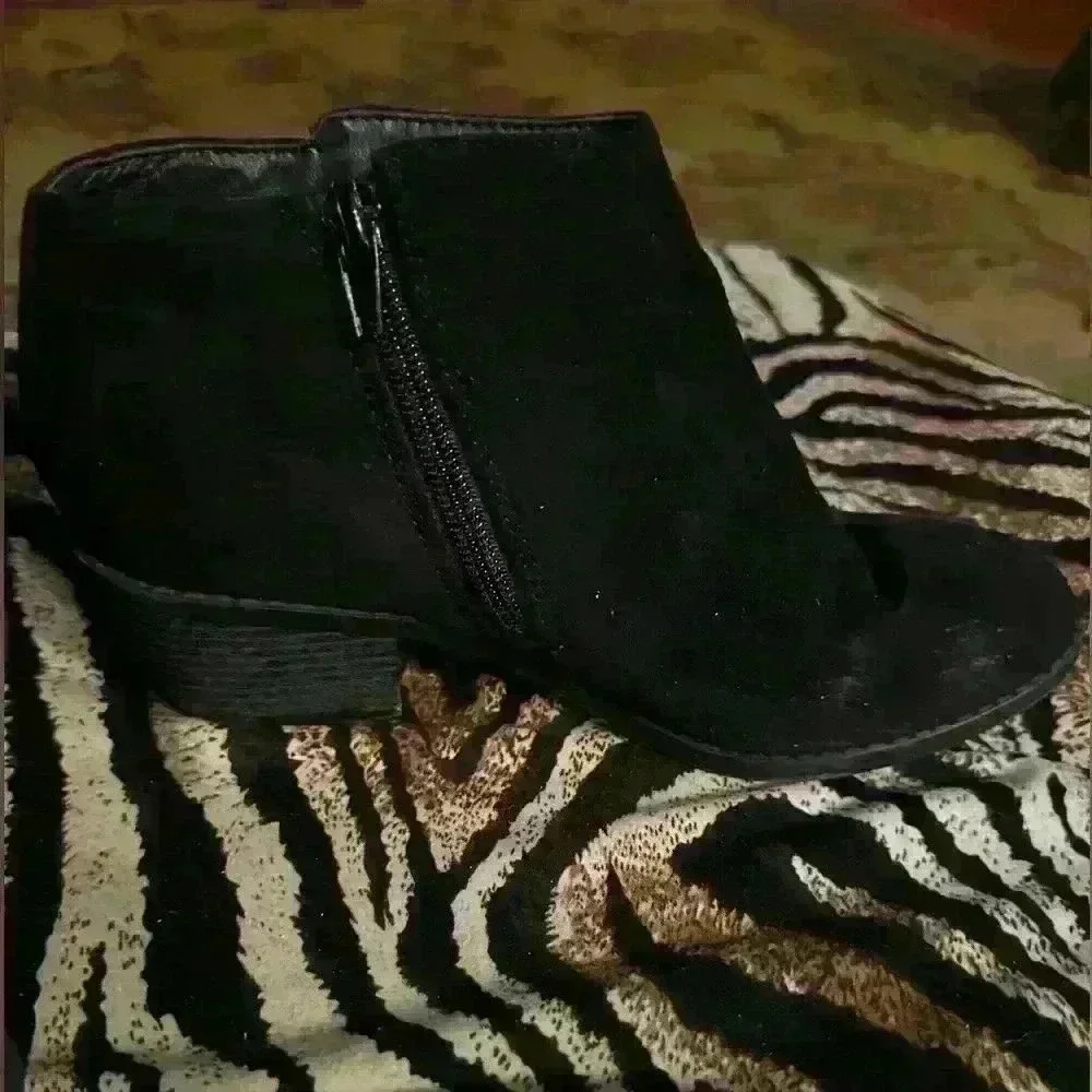 Size‎ 4 Black Booties